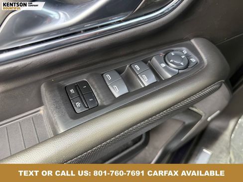 Used 2024 GMC Yukon SLT AWD/4WD image 24