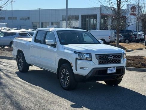 Used 2023 Nissan Frontier SV w/ Technology Package image 3