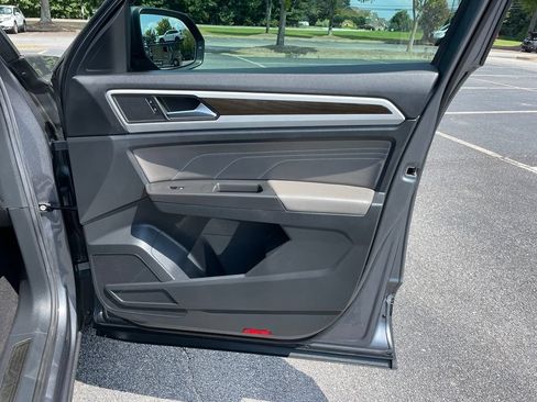 Used 2023 Volkswagen Atlas SE w/ Panoramic Sunroof Package FWD image 29