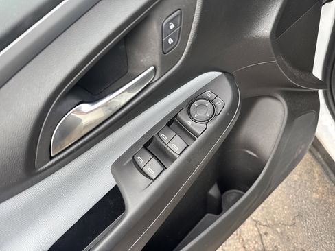 Used 2024 Buick Envista Preferred w/ Advanced Safety Package image 16