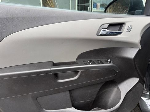 Used 2015 Chevrolet Cruze LT image 19