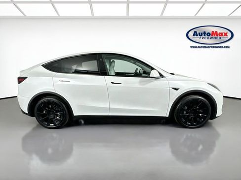 Used 2023 Tesla Model Y Long Range image 10