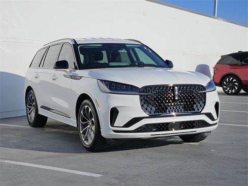 New 2026 Lincoln Aviator Premiere w/ Jet Appearance Package image 3