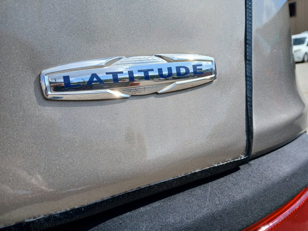 Used 2017 Jeep Cherokee Latitude FWD image 18
