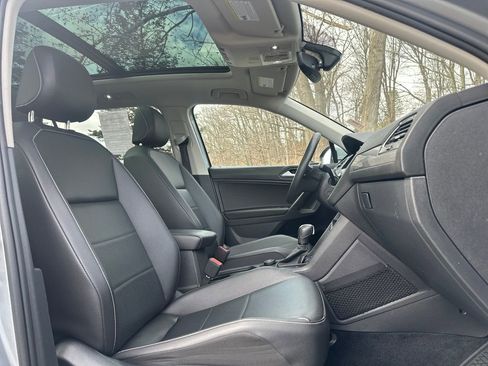 Certified 2021 Volkswagen Tiguan SE w/ Panoramic Sunroof Package image 15
