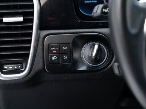 Certified 2023 Porsche Cayenne Platinum Edition AWD/4WD image 27