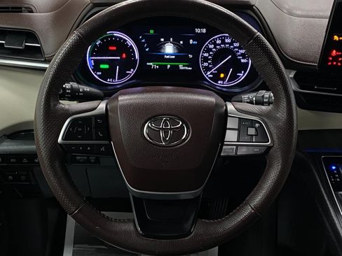 Used 2022 Toyota Sienna Platinum AWD/4WD image 17