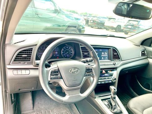 Used 2017 Hyundai Elantra Value Edition FWD image 11