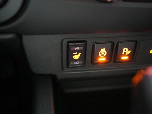 Used 2024 Nissan Frontier SL w/ Technology Package image 7