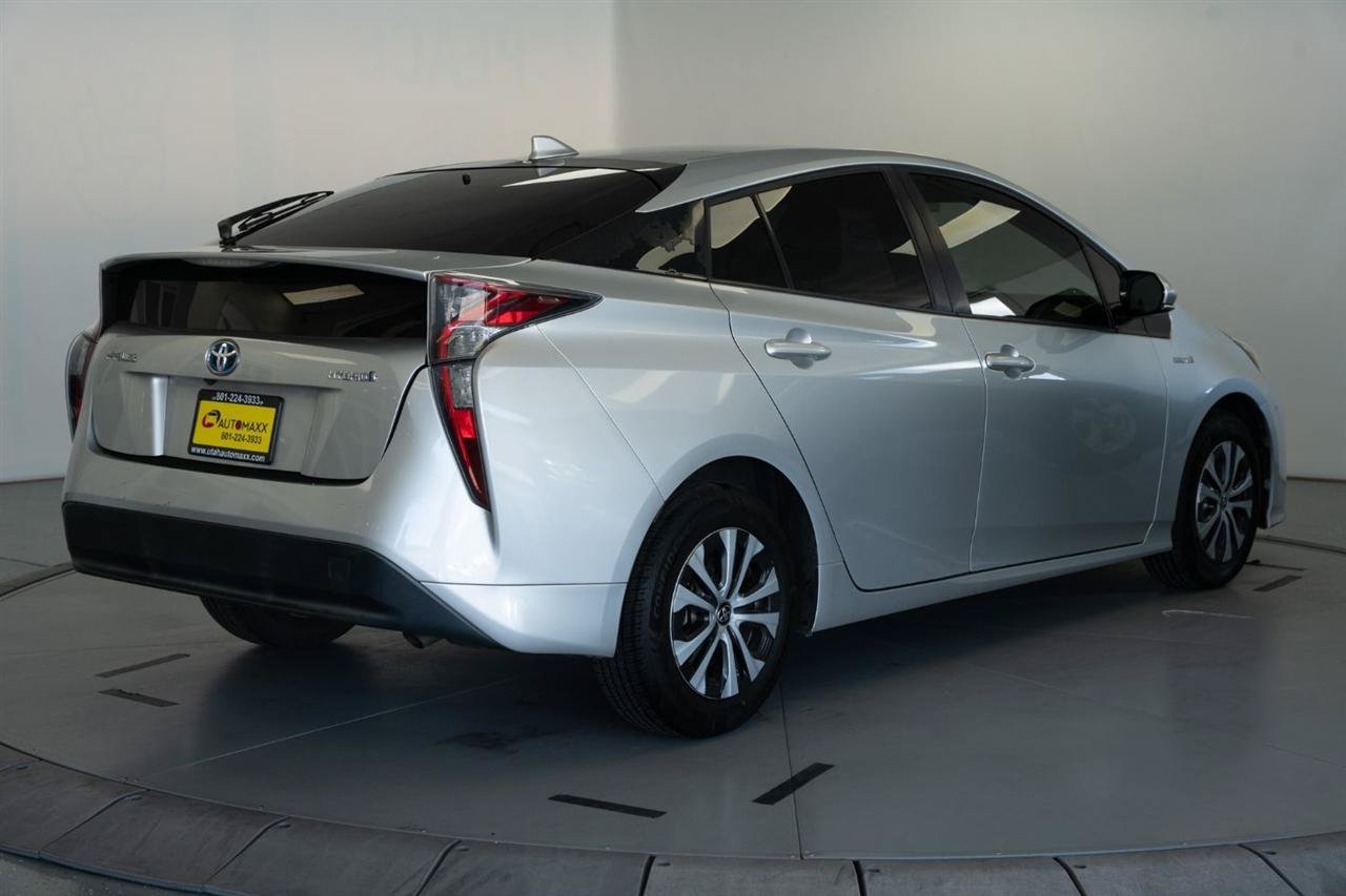 Used 2017 Toyota Prius Three w/ Carpet Mat Package FWD image 8