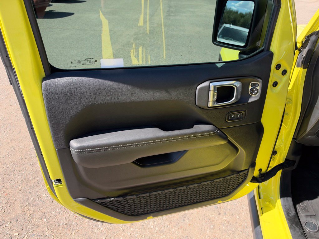 Used 2023 Jeep Wrangler Unlimited Sahara w/ LED Lighting Group AWD/4WD image 9