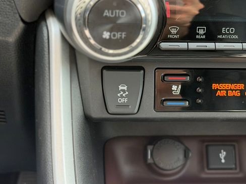 Used 2022 Toyota RAV4 Limited AWD/4WD image 18