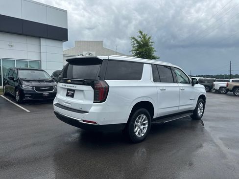 Used 2025 Chevrolet Suburban LT RWD image 7