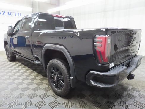 Used 2025 GMC Sierra 2500 AT4 w/ AT4 Premium Plus Package image 5