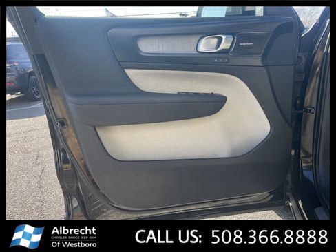 Used 2024 Volvo XC40 B5 Ultimate w/ Climate Package image 11