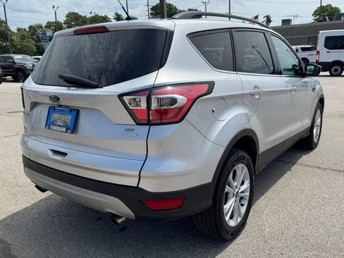 Used 2017 Ford Escape SE w/ Equipment Group 201A FWD image 3