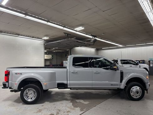 Used 2025 Ford F450 Platinum AWD/4WD image 2
