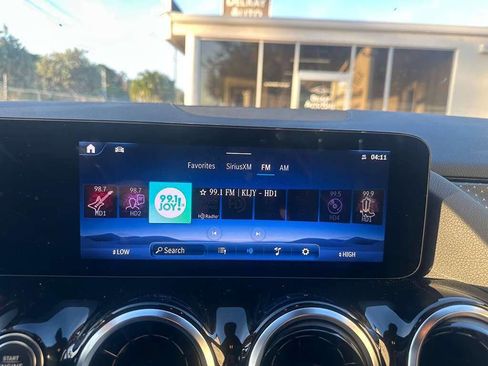 Used 2025 Mercedes-Benz GLA 250 4MATIC image 25