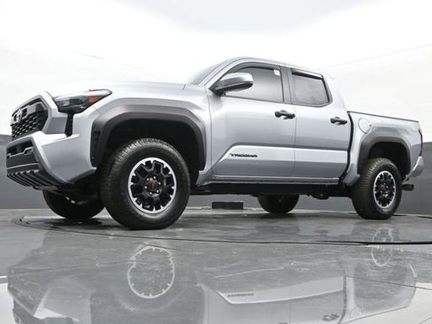 Used 2025 Toyota Tacoma TRD Off-Road image 26