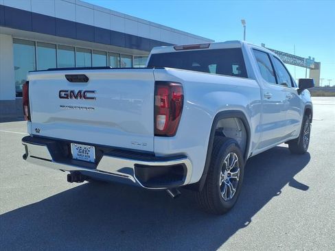 New 2026 GMC Sierra 1500 SLE image 4