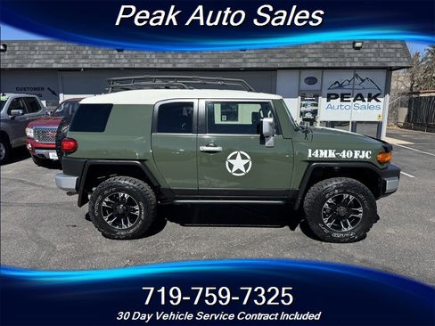 Used 2014 Toyota FJ Cruiser 4WD w/ Upgrade Package image 8