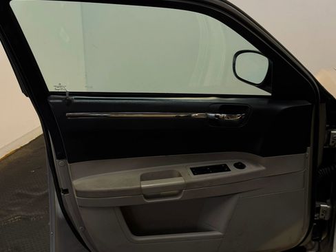 Used 2006 Chrysler 300 Touring image 12