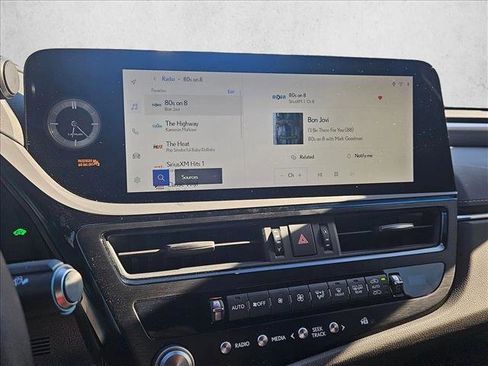 Used 2024 Lexus ES 300h F Sport image 16