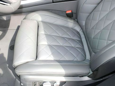 Used 2026 BMW X7 xDrive40i w/ M Sport Package image 14