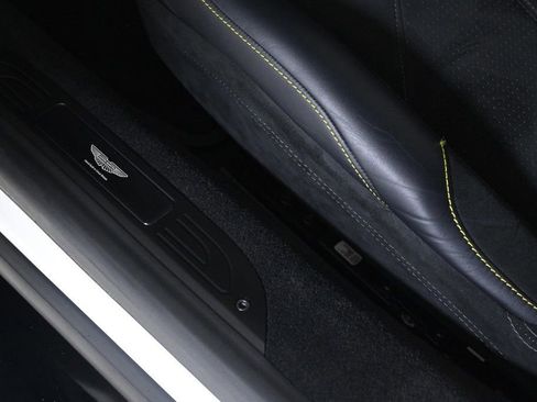 Used 2025 Aston Martin V8 Vantage Coupe image 24