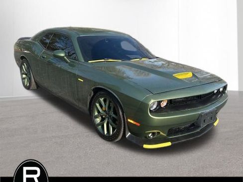 Used 2022 Dodge Challenger R/T w/ Driver Convenience Group image 5