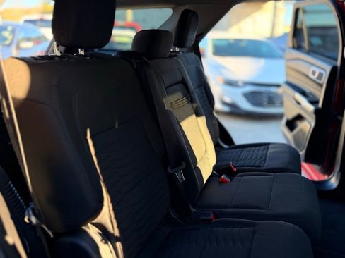 Used 2021 Ford Explorer XLT image 34