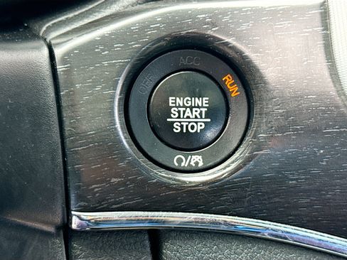 Used 2018 Jeep Grand Cherokee Limited AWD/4WD image 9