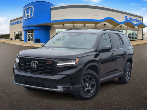 Certified 2025 Honda Pilot TrailSport image 1