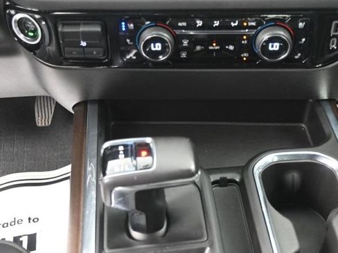 Used 2022 Chevrolet Silverado 1500 High Country w/ Technology Package AWD/4WD image 19