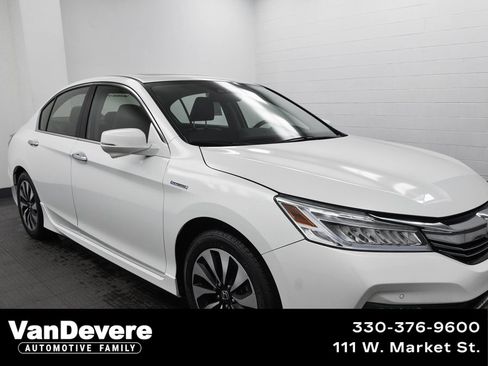 Used 2017 Honda Accord Touring image 1