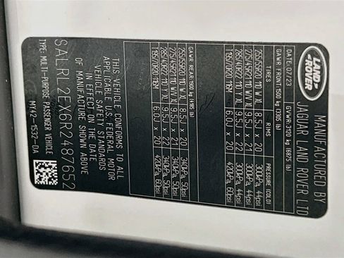 Used 2024 Land Rover Discovery Dynamic SE AWD/4WD image 34