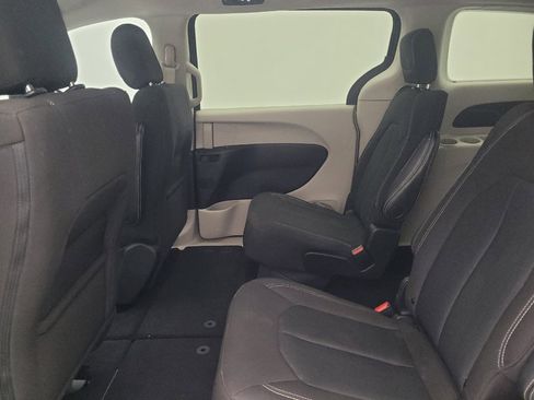 Used 2023 Chrysler Voyager LX FWD image 18