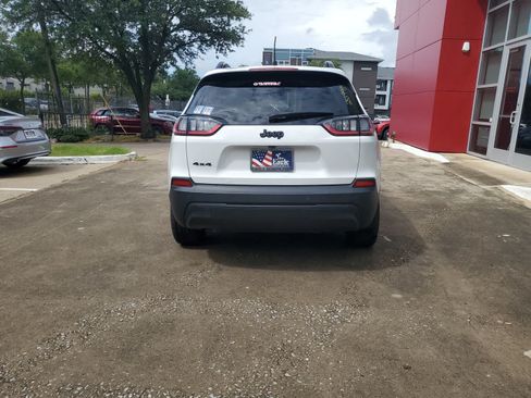Used 2021 Jeep Cherokee Latitude Plus AWD/4WD image 5