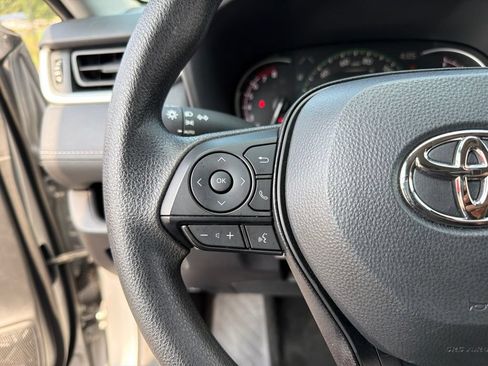 Used 2025 Toyota RAV4 XLE AWD/4WD image 16