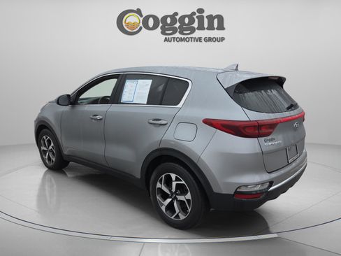 Used 2022 Kia Sportage LX image 3