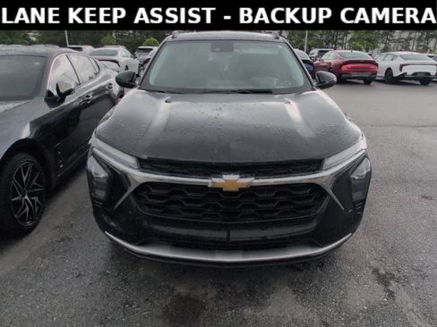 Used 2025 Chevrolet Trax LT w/ LT Convenience Package FWD image 2