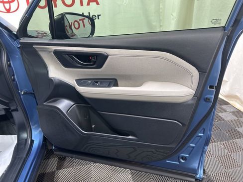 Used 2025 Subaru Forester Premium w/ Convenience Package #1 image 11