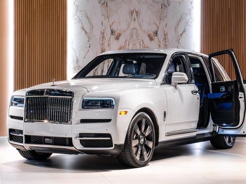 Used 2023 Rolls-Royce Cullinan image 3