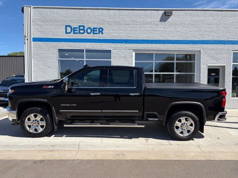 Used 2022 Chevrolet Silverado 3500 LTZ AWD/4WD image 2