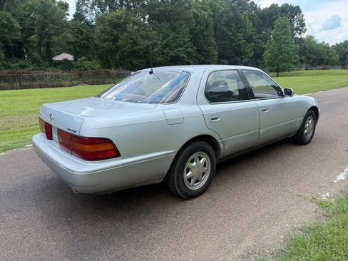 Used 1991 Lexus LS 400 RWD image 3