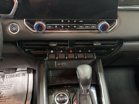 Used 2024 GMC Canyon Elevation w/ Convenience Package image 12