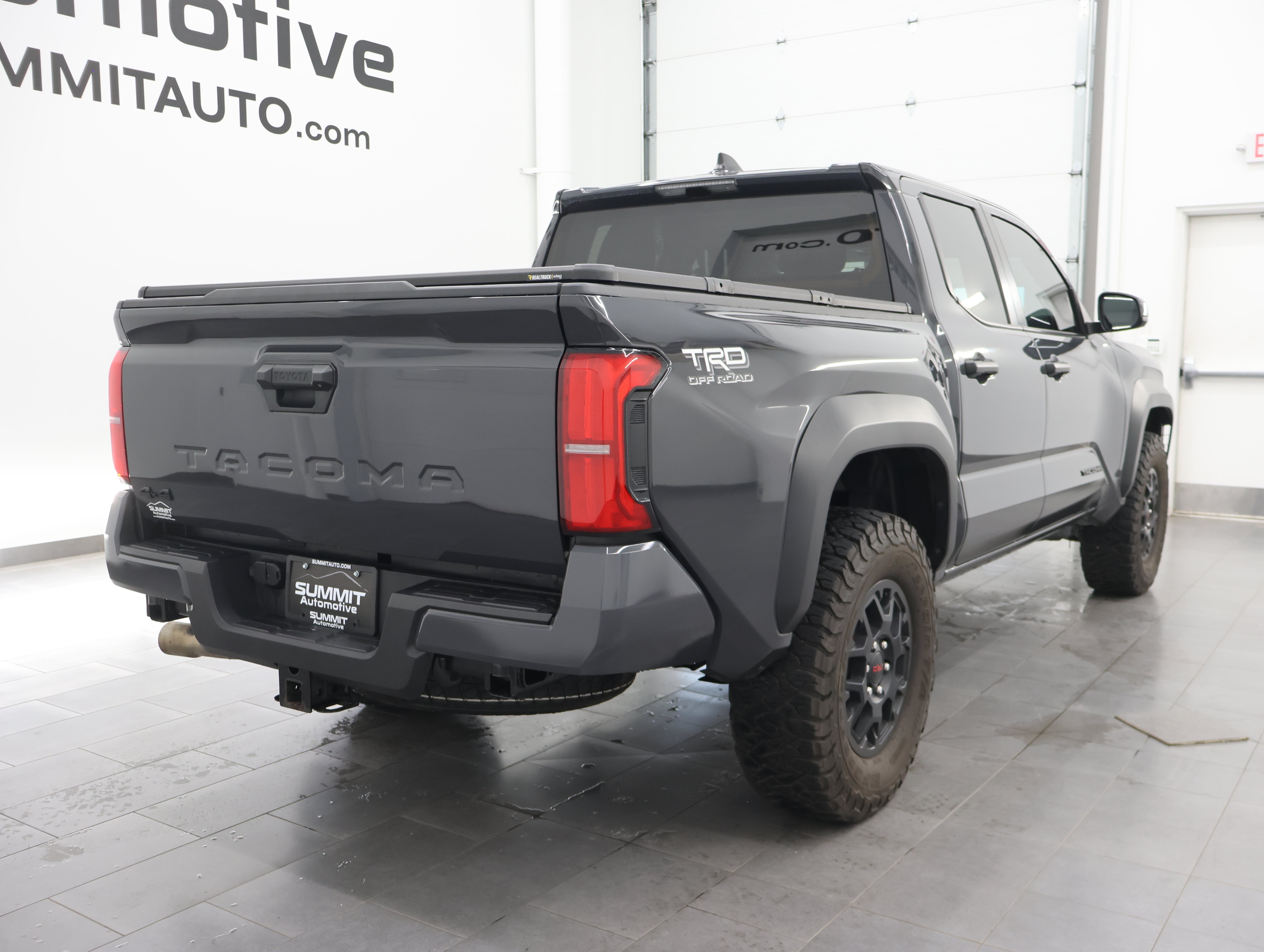 Used 2025 Toyota Tacoma TRD Off-Road AWD/4WD image 4