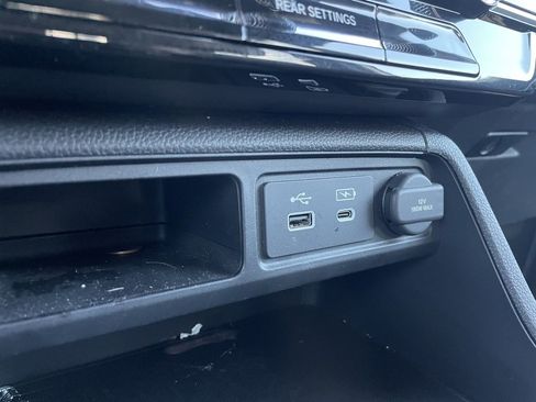 Used 2025 Honda Pilot Sport image 19