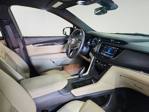 Used 2017 Cadillac XT5 FWD image 21