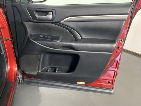 Used 2019 Toyota Highlander SE AWD/4WD image 34